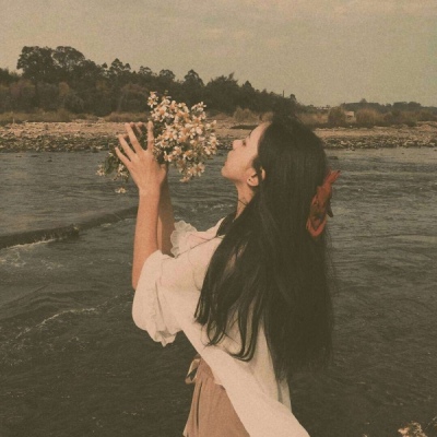 非主流美女照片：展现真实与个性，带你走进独特的世界